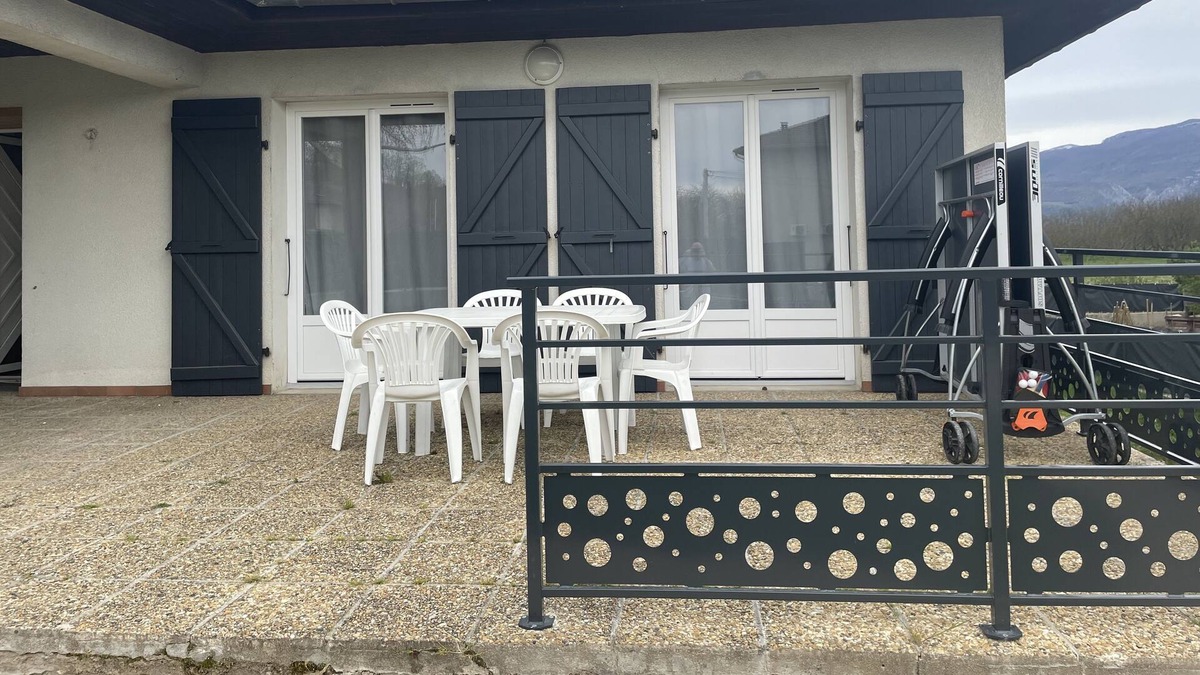 Chatte House | 6-bed house, with terrace and garden