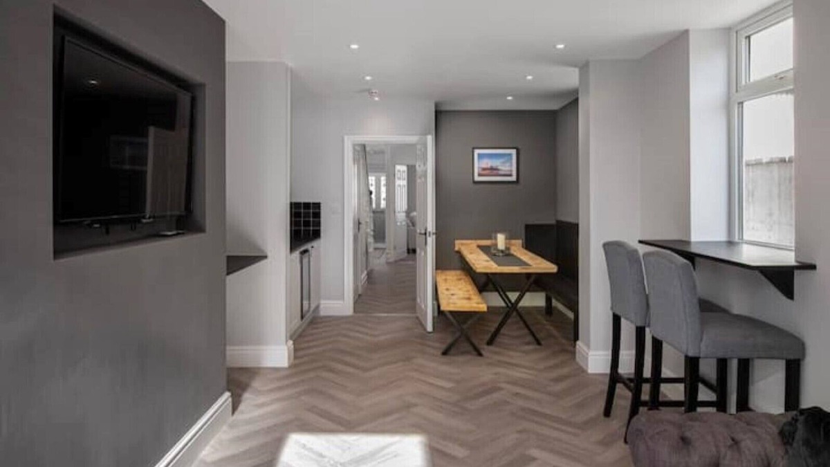 Bispham House | 6 bed Luxury Coastal Townhouse with free parking