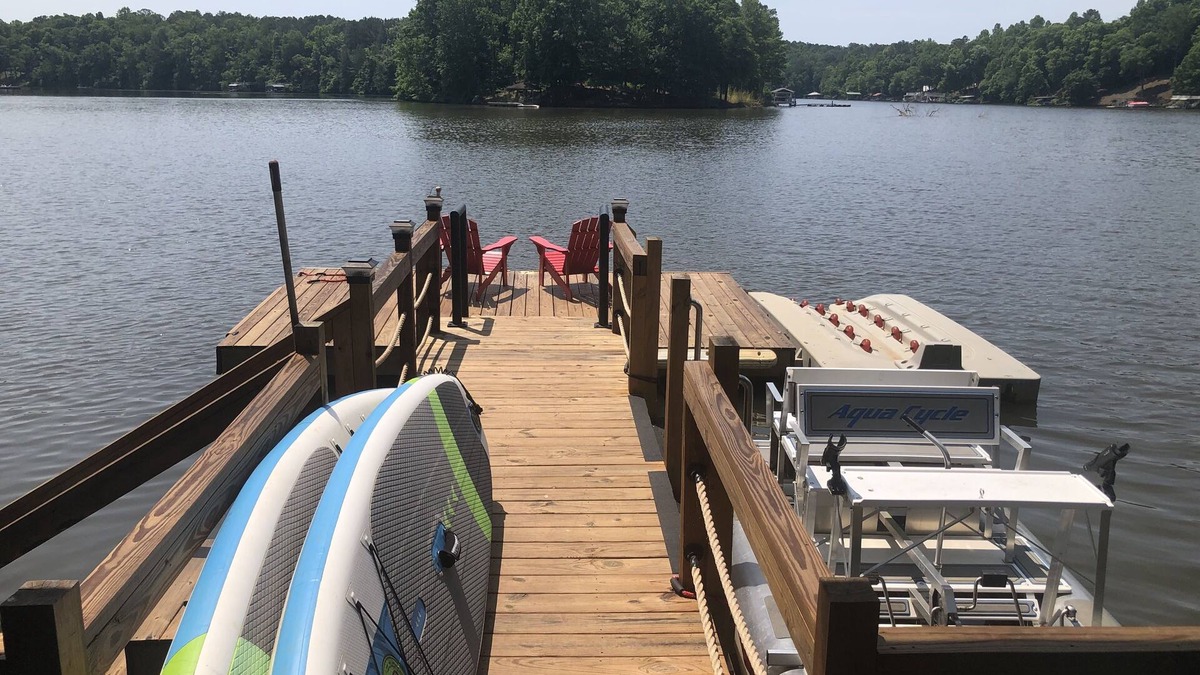 Wedowee House | 6 bed Pontoon Boat and jet ski rental, hot tub, pool table, trampoline & more
