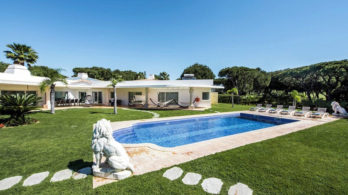 Vilamoura Villa | 6 Bed Room Villa Vilamoura Private Heated Pool + Jacuzzi
