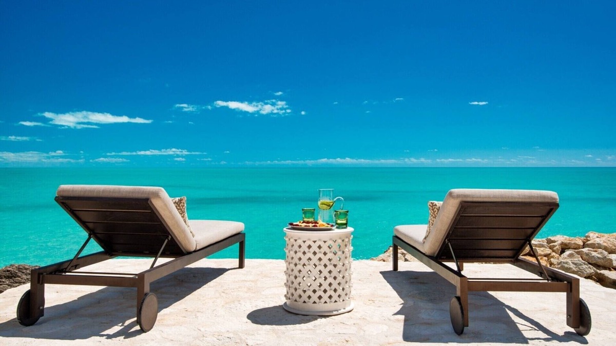 Venetian Road Settlement Villa | 6 Bedroom Villa - Beachfront Alcove - Turks & Caicos