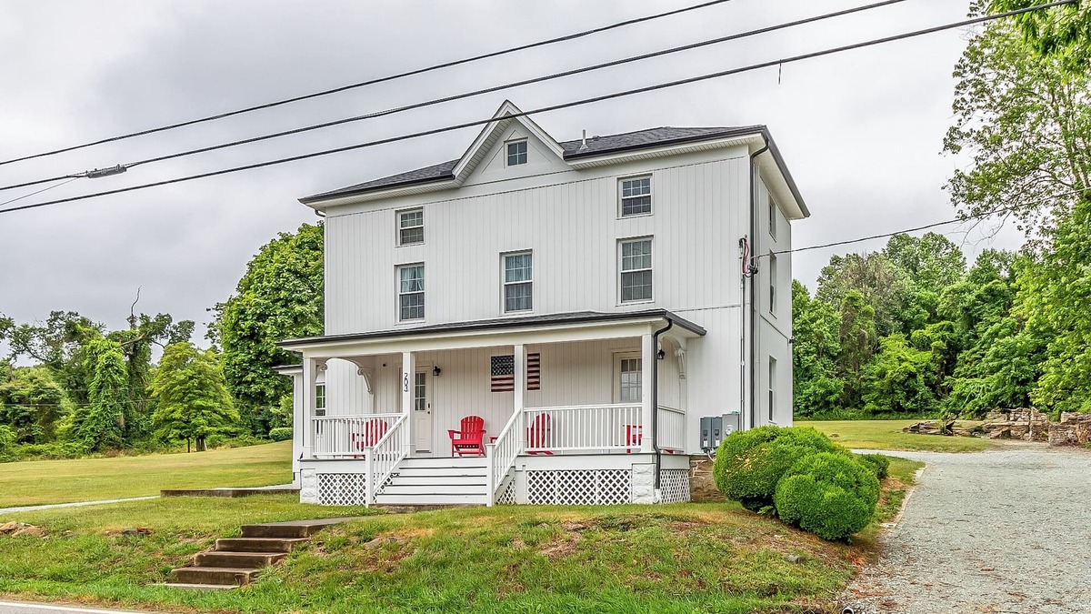 Perryville Other | 6 Bedroom 4 Bathroom 1870 Farmhouse. Right next to Great Wolf & Hollywood Casino