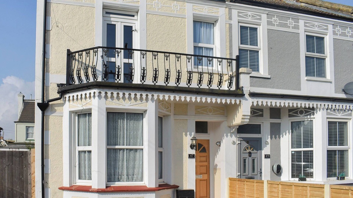 Clacton-on-Sea Cottage | 6 bedroom accommodation in Clacton on Sea
