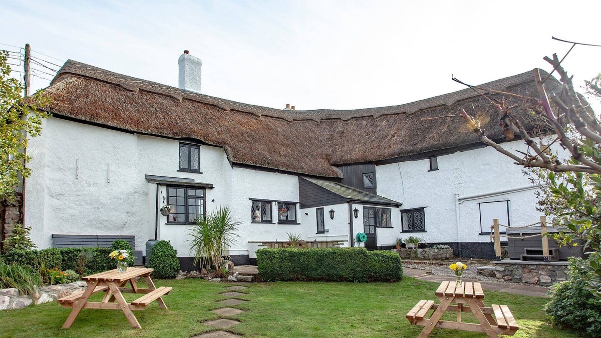 Kingsteignton Cottage | 6 bedroom accommodation in Kingsteignton, near Newton Abbot