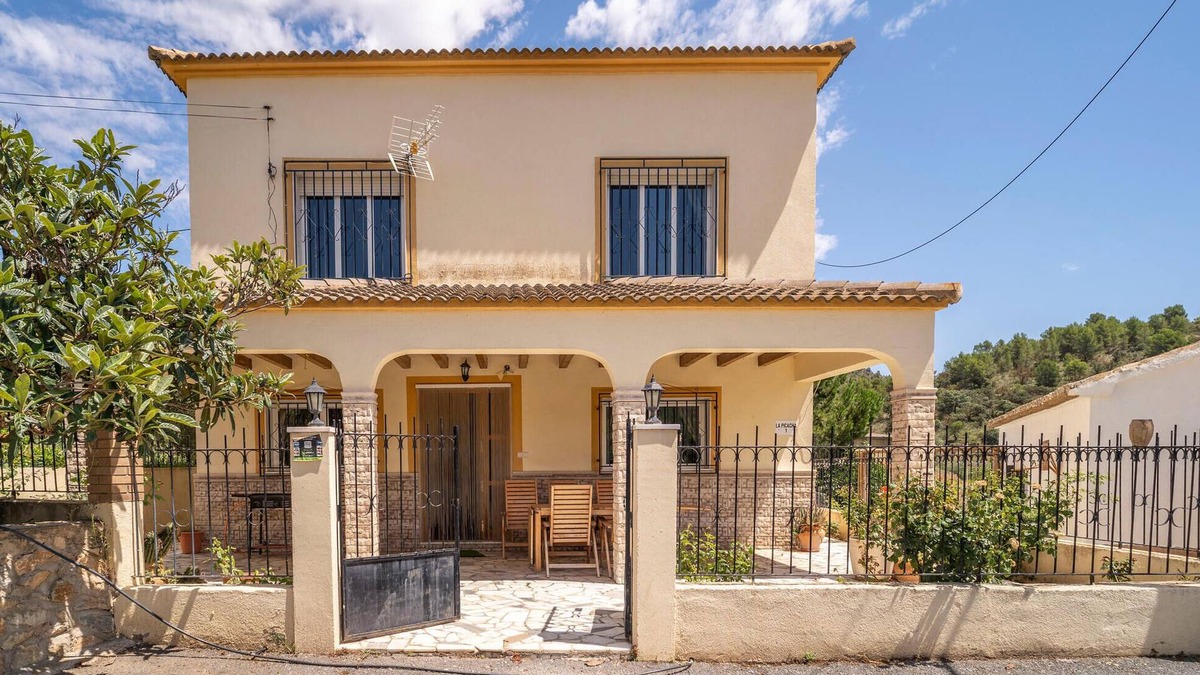 Oria House | 6 bedroom accommodation in El Campillo