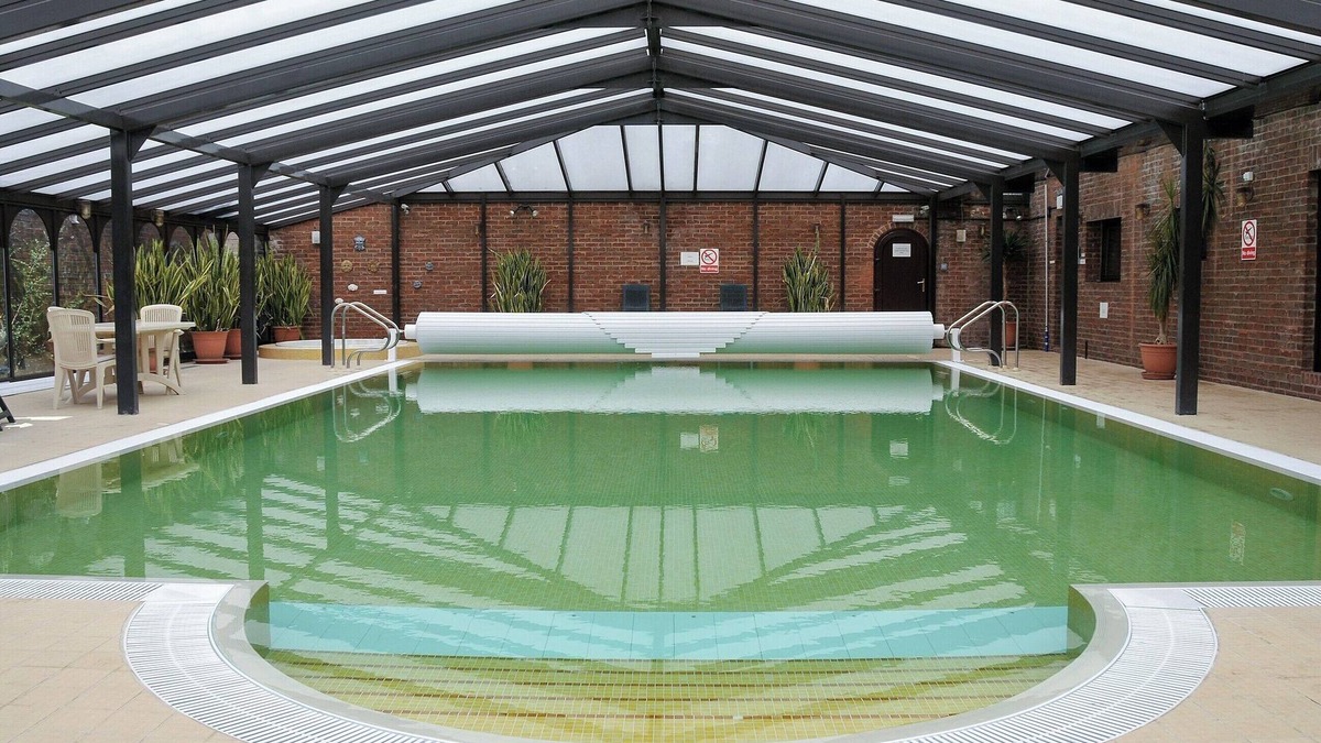 Baschurch Cottage | 6 bedroom accommodation in Baschurch, near Shrewsbury