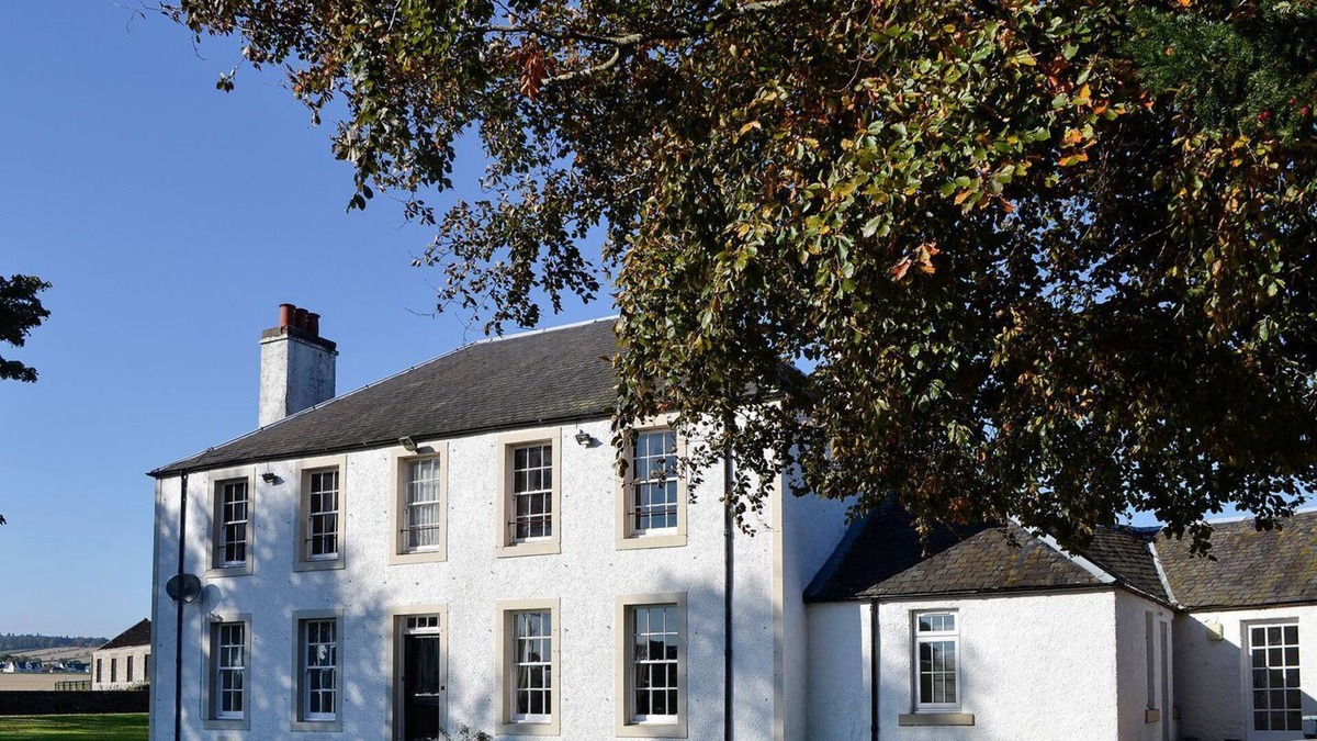 Glenisla Cottage | 6 bedroom accommodation in Invergowrie, near Dundee