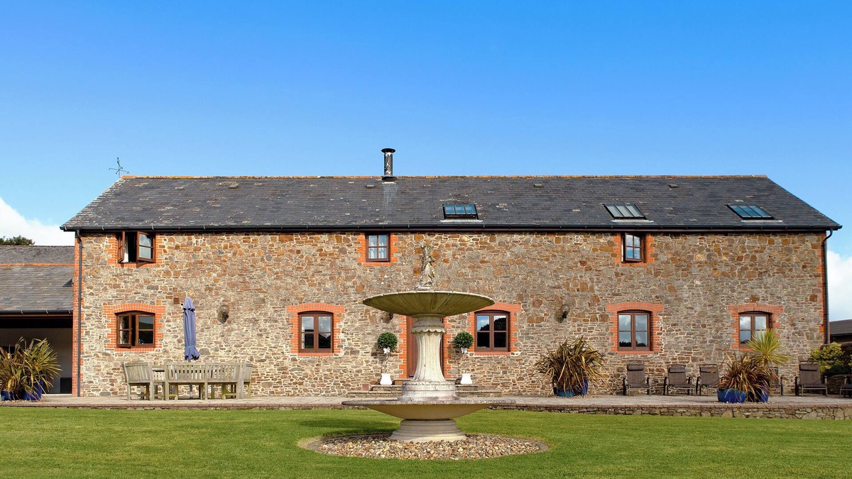 Bideford Cottage | 6 bedroom accommodation in Fairy Cross, Bideford