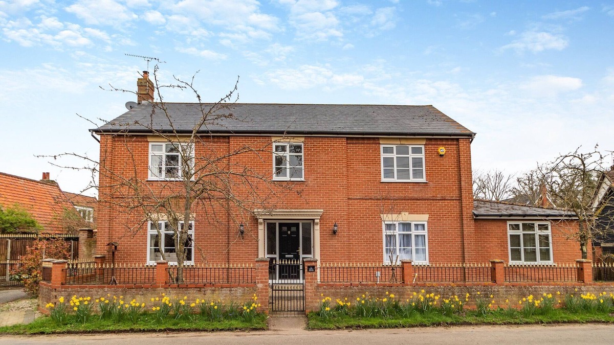 Claydon Cottage | 6 bedroom accommodation in Ipswich