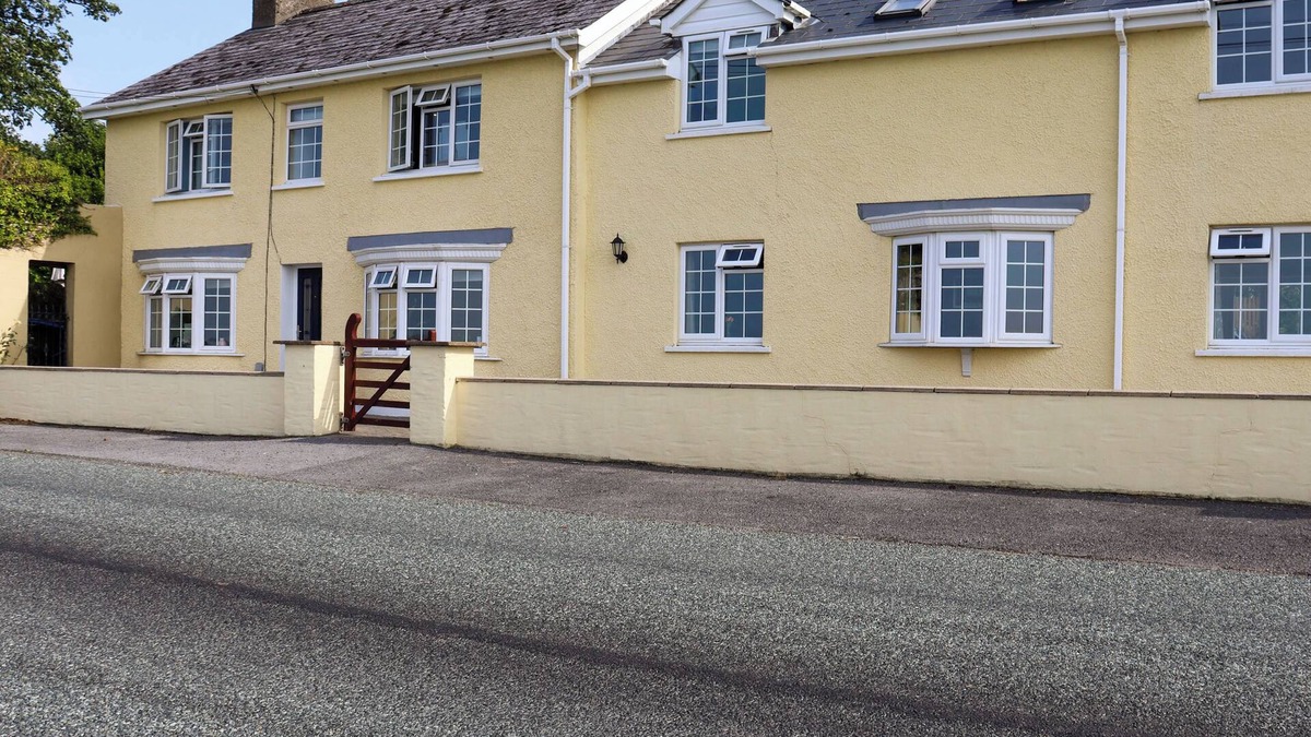 Ludchurch Cottage | 6 bedroom accommodation in Narbeth
