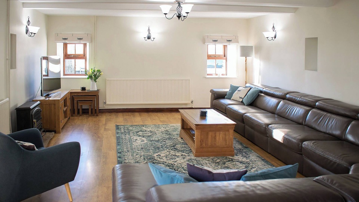 Hartington Cottage | 6 bedroom accommodation in Heathcote, near Hartington