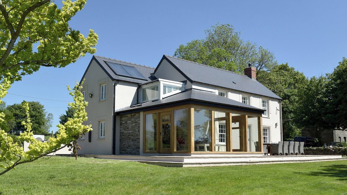 Eglwyswrw Cottage | 6 bedroom accommodation in Eglwyswrw, near Cardigan