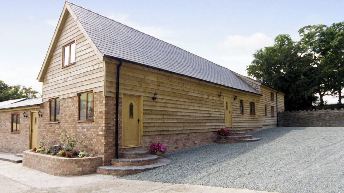 Newtown Cottage | 6 bedroom accommodation in Newtown