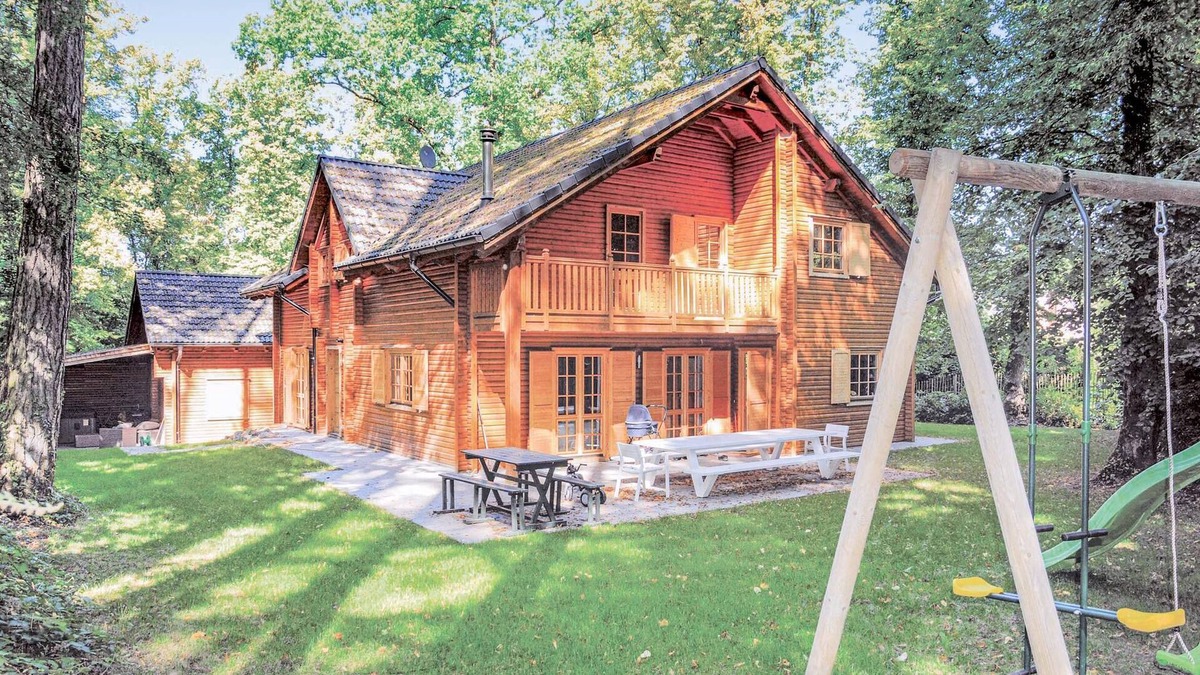 Bomal-sur-Ourthe House | 6 bedroom accommodation in Bomal