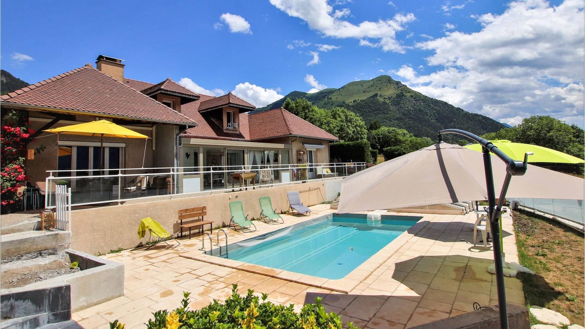 Corps House | 6 bedroom accommodation in Corps