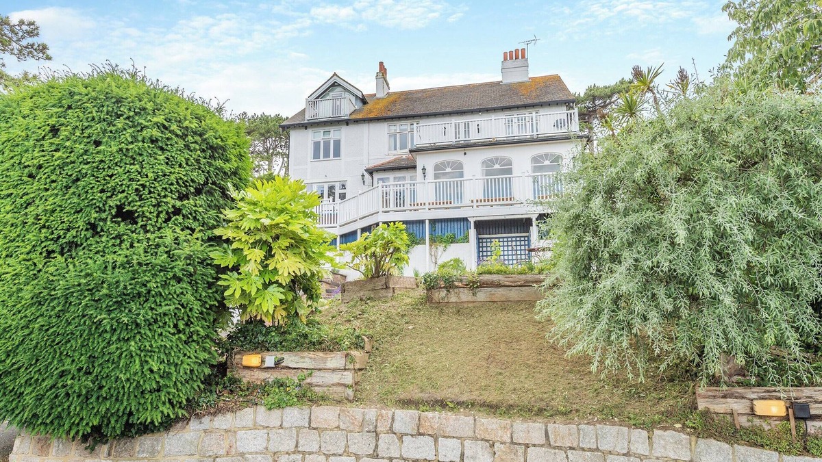 St Margaret's at Cliffe Cottage | 6 bedroom accommodation in St Margarets Bay, Dover