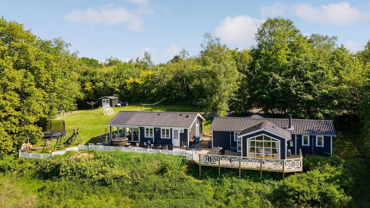 Beder Malling House | 6 bedroom amazing home in Malling