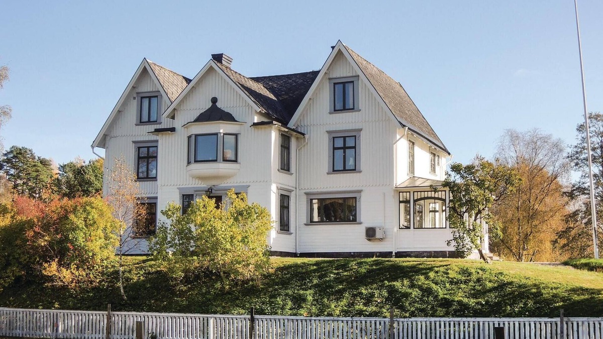 Alvsered House | 6 bedroom amazing home in älvsered