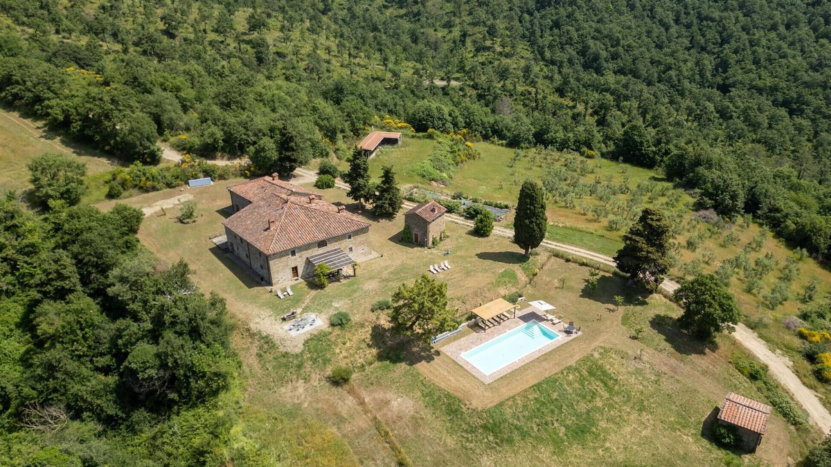 Anghiari House | 6 bedroom awesome home in Anghiari