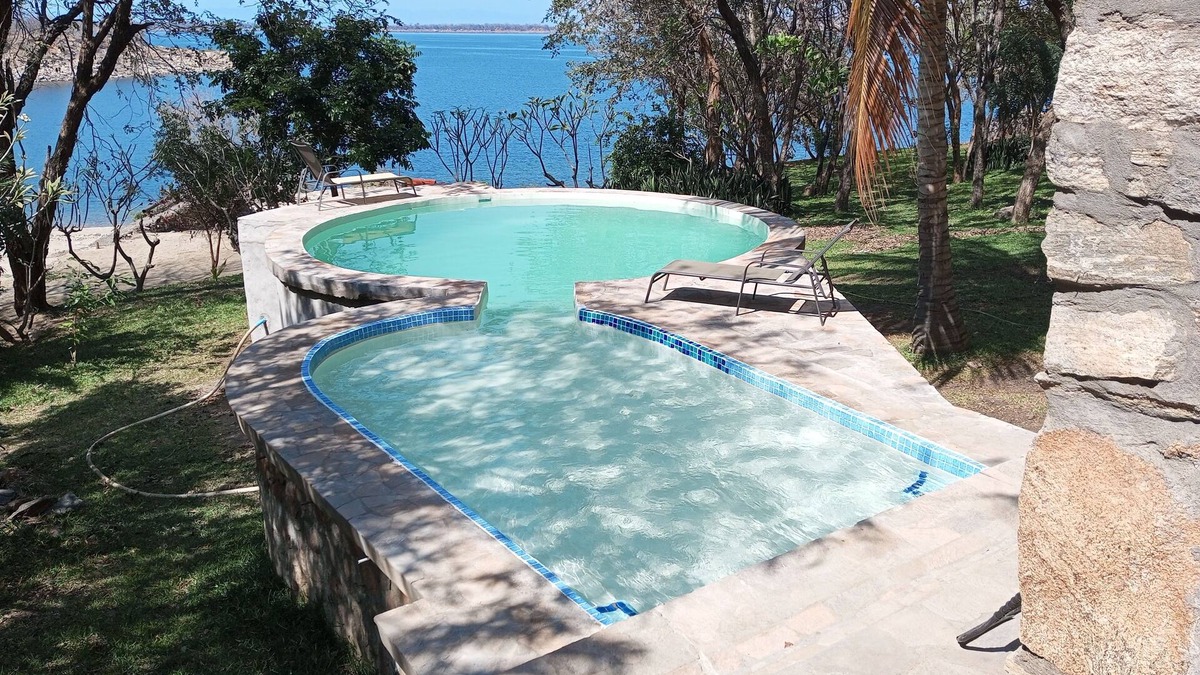 Siavonga Villa | 6 Bedroom Castle Siavonga min Four Guests