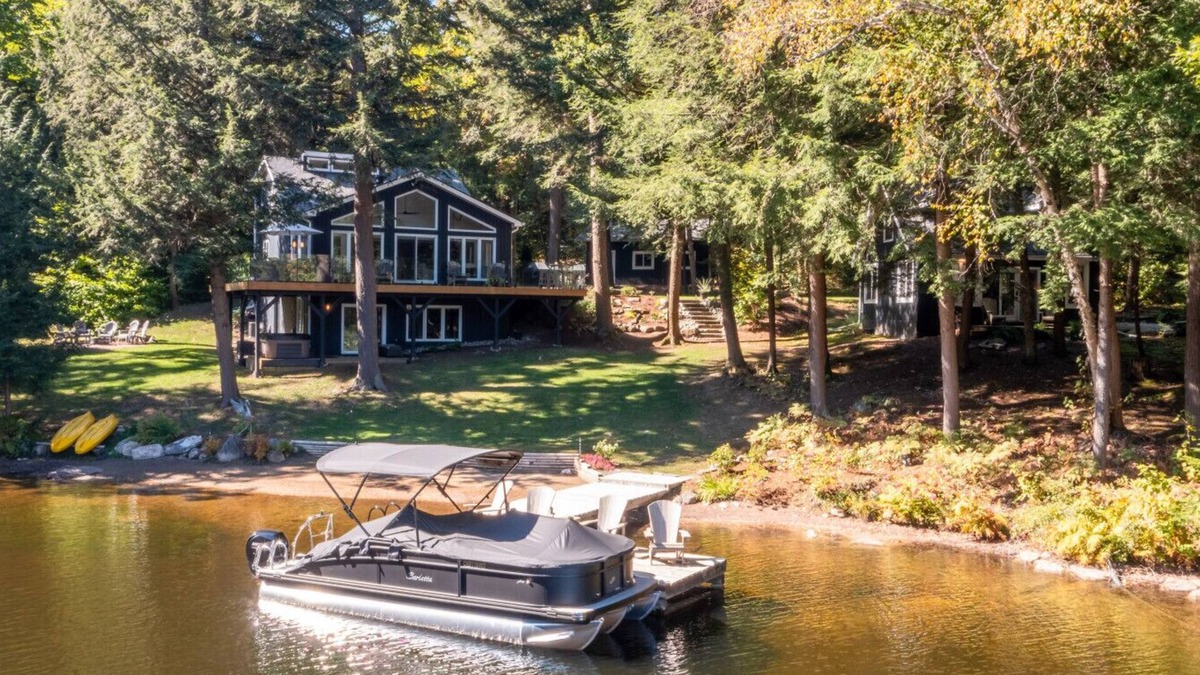 Torrance House | 6 bedroom cottage and guest house with hot tub on Lake Muskoka