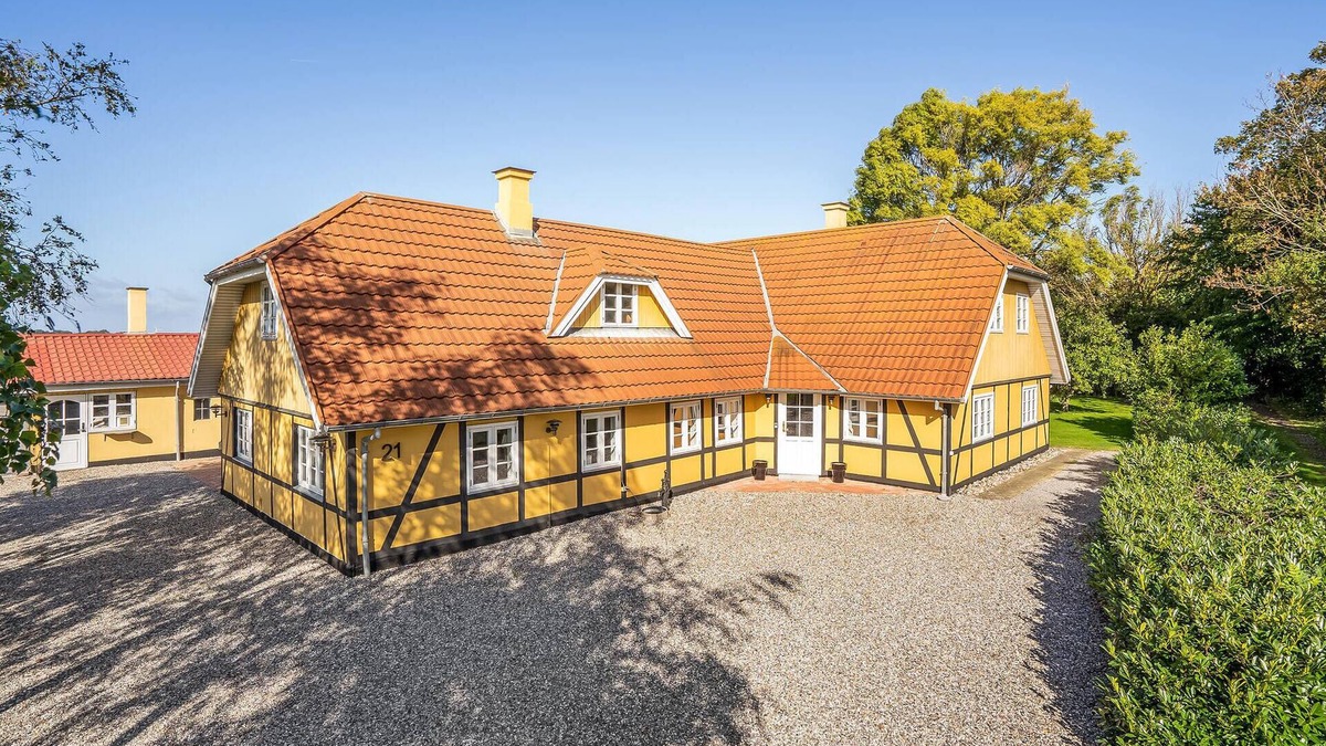 Dannemare House | 6 bedroom cozy home in Dannemare