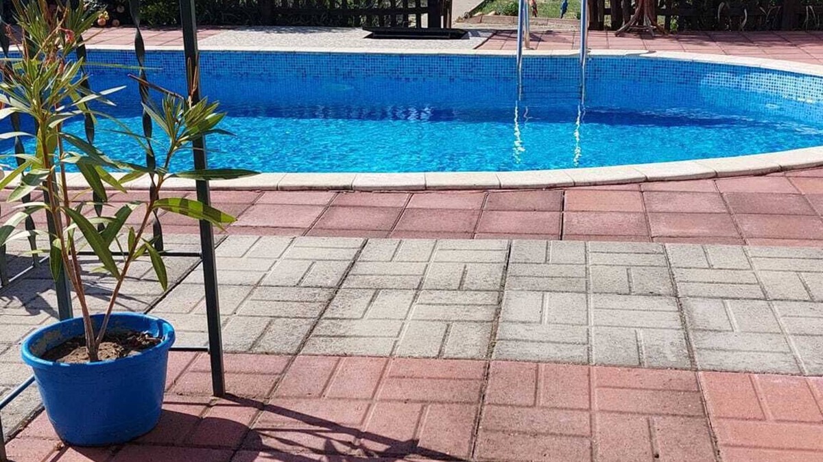 Aheloy House | 6 bedroom Family holiday home in Aheloy Pomorie Bulgaria.nWith private pool.