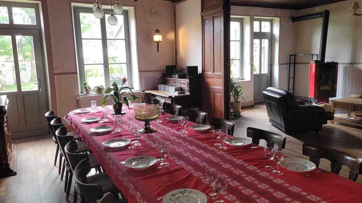 Monthureux-sur-Saone House | 6-bedroom house for up to 15 people