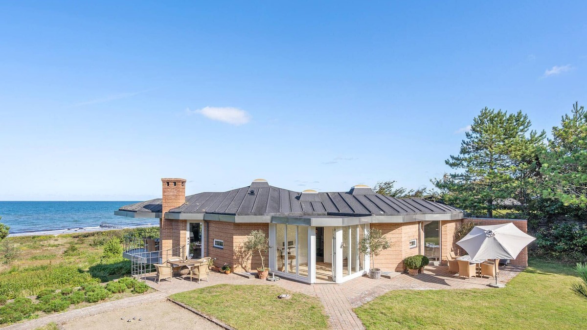 Smidstrup Strand House | 6 bedroom gorgeous home in Gilleleje