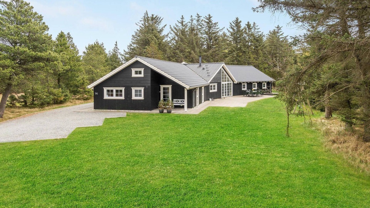 Blavand House | 6 bedroom gorgeous home in Blåvand