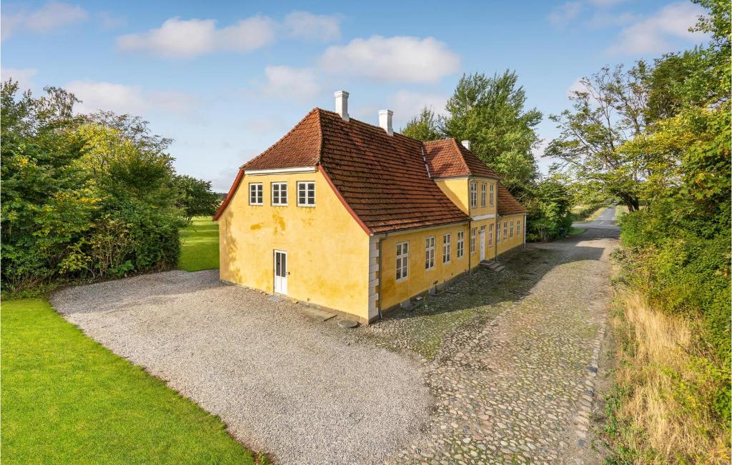 Ringe House | 6 Bedroom Gorgeous Home In Kværndrup