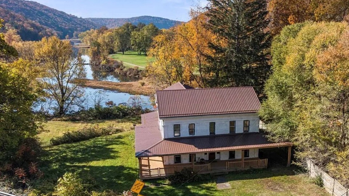 Fryburg House | 6 Bedroom Historic Waterfront Gem in Tionesta. Hunter’s Haven, Couples Retreat