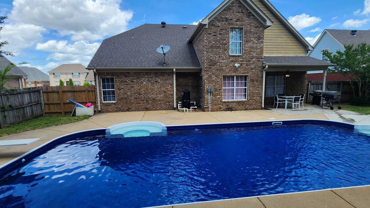 Olive Branch House | 6 Bedroom Home with Pool in Desirable Olive Branch Suburb -Near Stateline