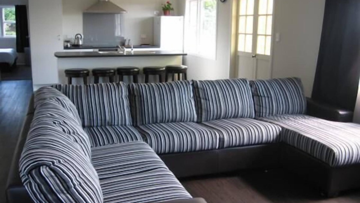 Mangawhai House | 6 Bedroom home with 3 bathrooms, Rural and Private, 1km to local village, cafes