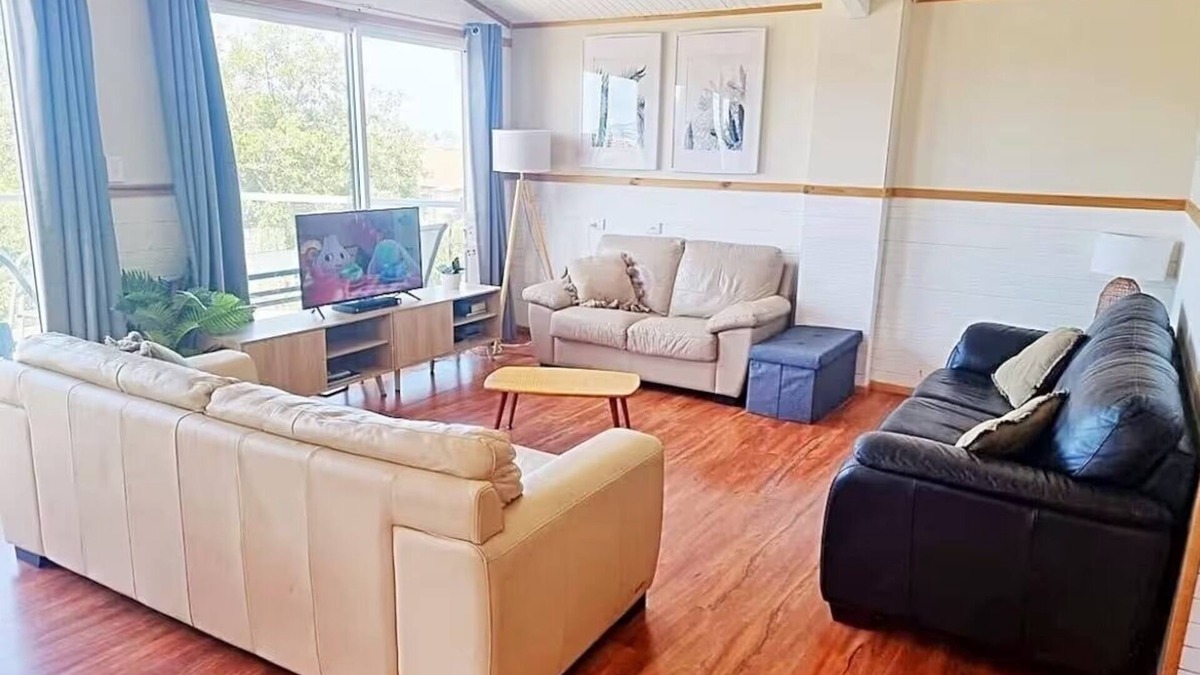 Swansea House | 6 Bedroom House Swansea (au)