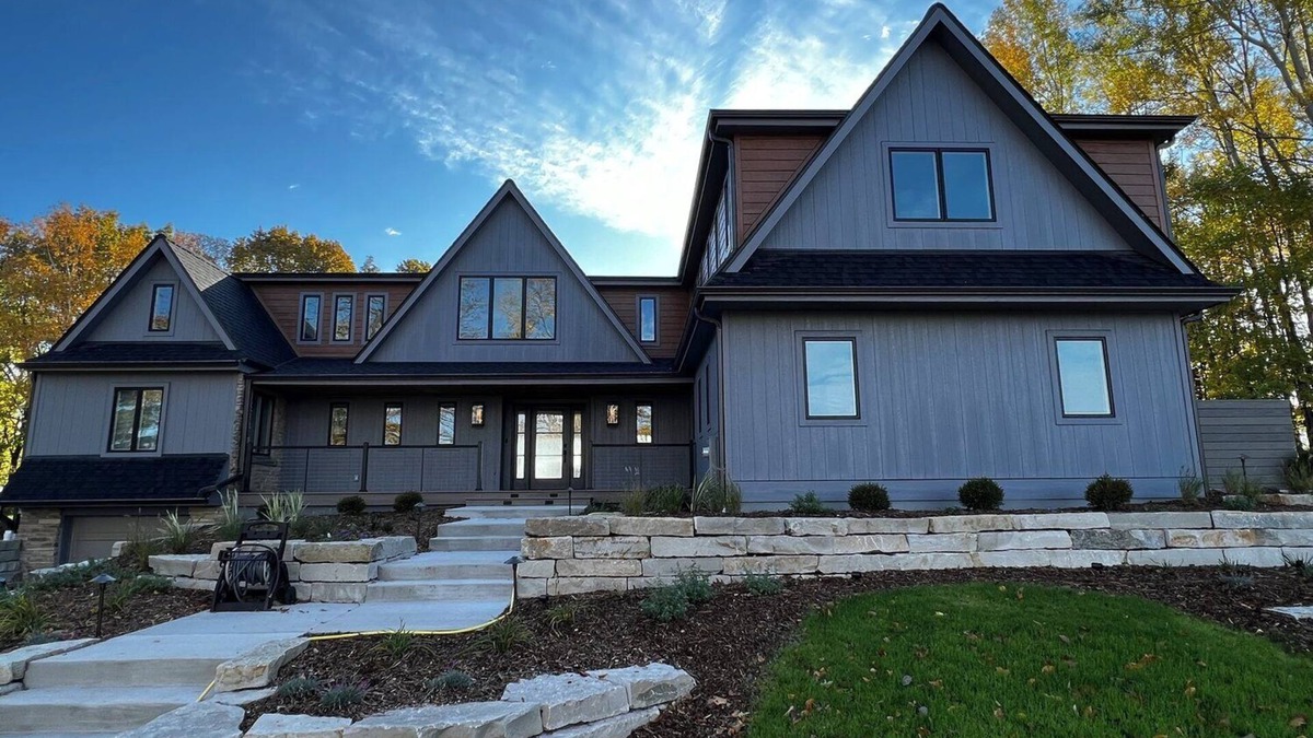 Port Washington House | 6-bedroom house in Port Washington on the bluff with Lake views & Hot Tub