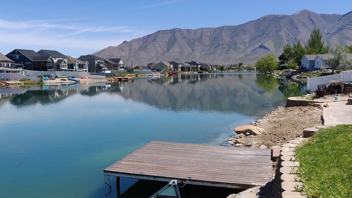 Stansbury Park House | 6 Bedroom Lake house with private beach