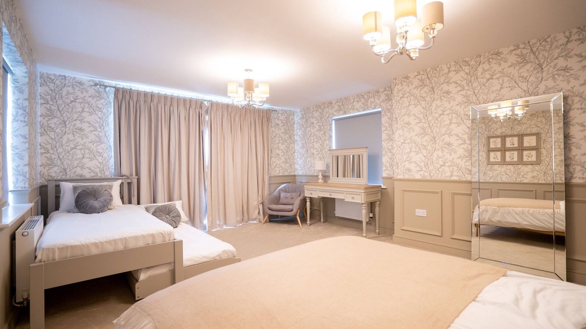 Bicester House | 6 Bedroom New Build Detached House in Bicester