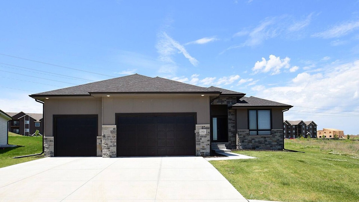 Elkhorn House | 6 Bedroom New Spacious Home (7beds)