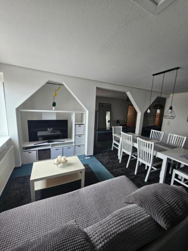 Ortsamt 5 Apartment | 6 bedroom Private APARTMENT & Lounge