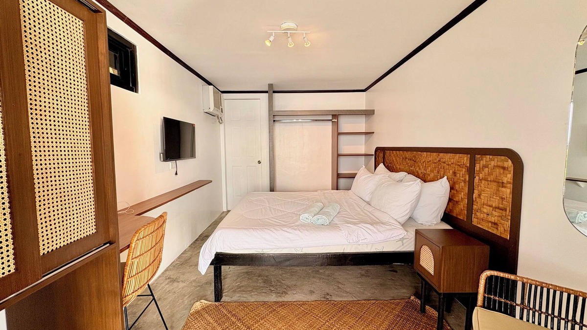 Mabini Villa | 6-bedroom villa in marvelous Mabini with WiFi, AC. Book your stay now