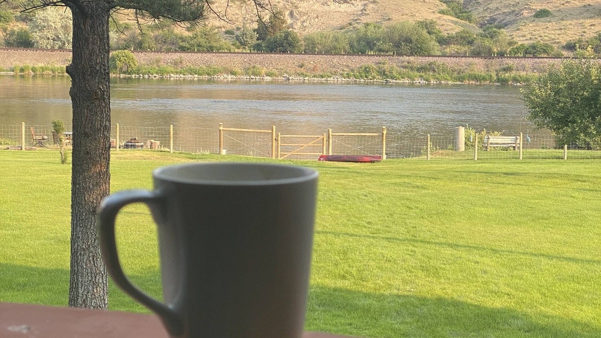 Cascade House | 6+ bedrooms, 3 bath, Sauna, Hot tub! excellent flyfishing all on the Mighty Mo!