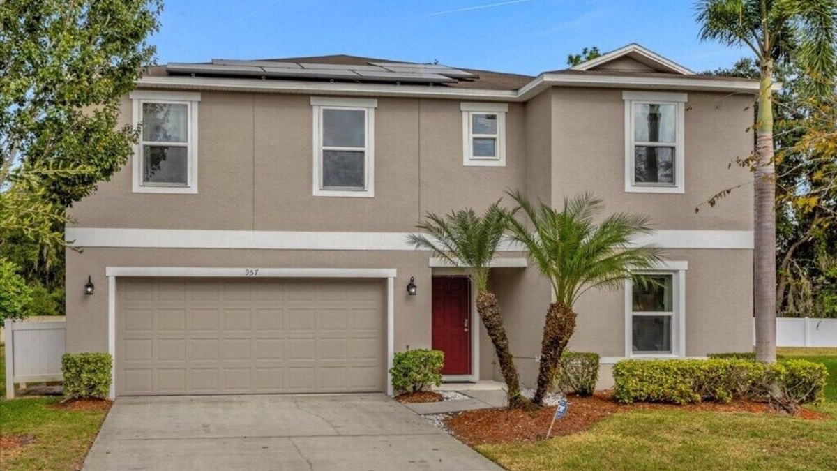 Crystal Cove House | 6 Bedrooms/4.5 Bathrooms/Crystal Cove (957 EG)