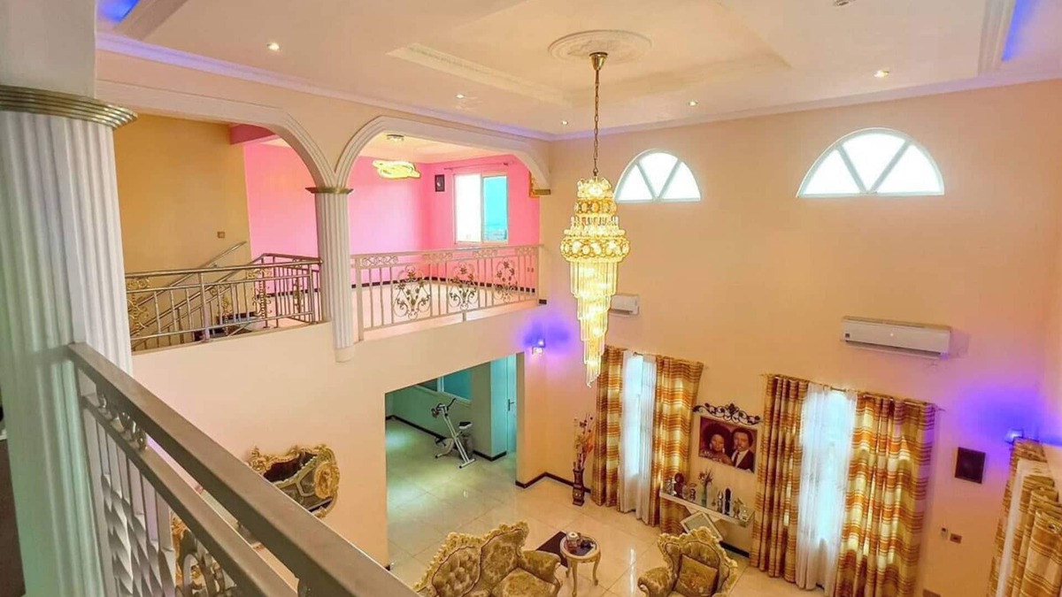 Janman House | 6+ Bedrooms, Mansion Accra