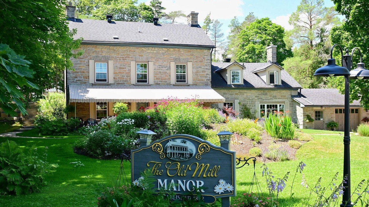 Mississippi Mills House | 6 bedrooms, optional chef, covered porch, salt water pool, kayaks, golf