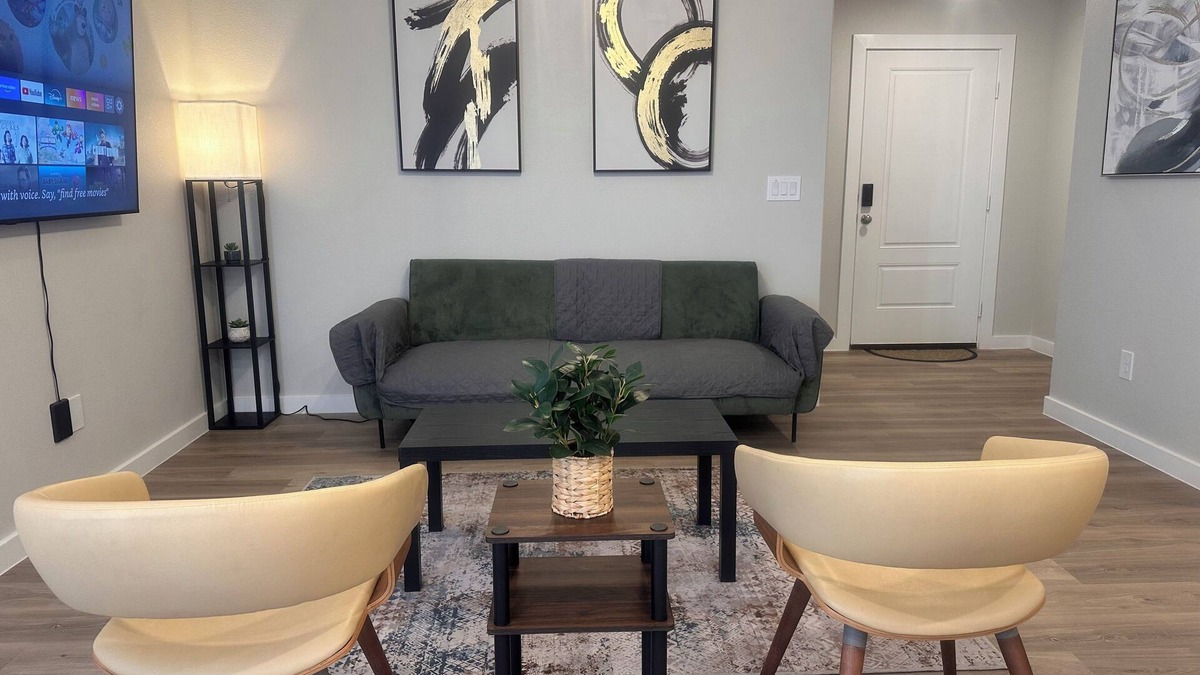 Odessa House | 6 Beds,3-bedroom Charming home in Odessa