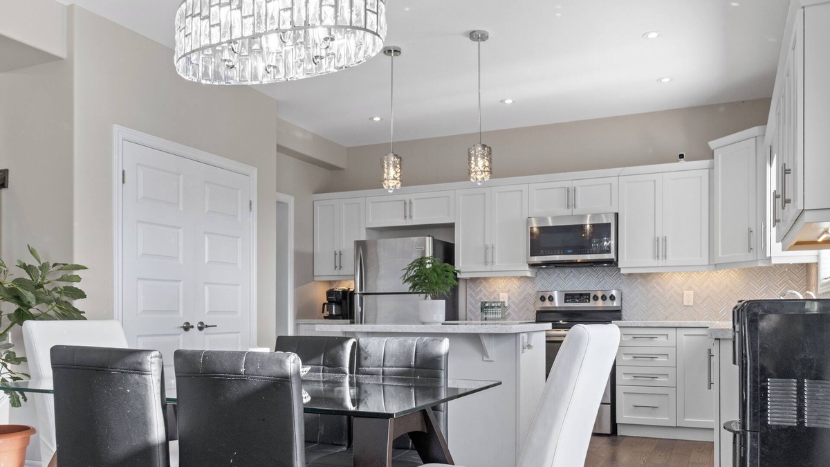 Thorold House | 6 Beds/Clftn Hill/Wineries/Shopping/Go kart/Casino