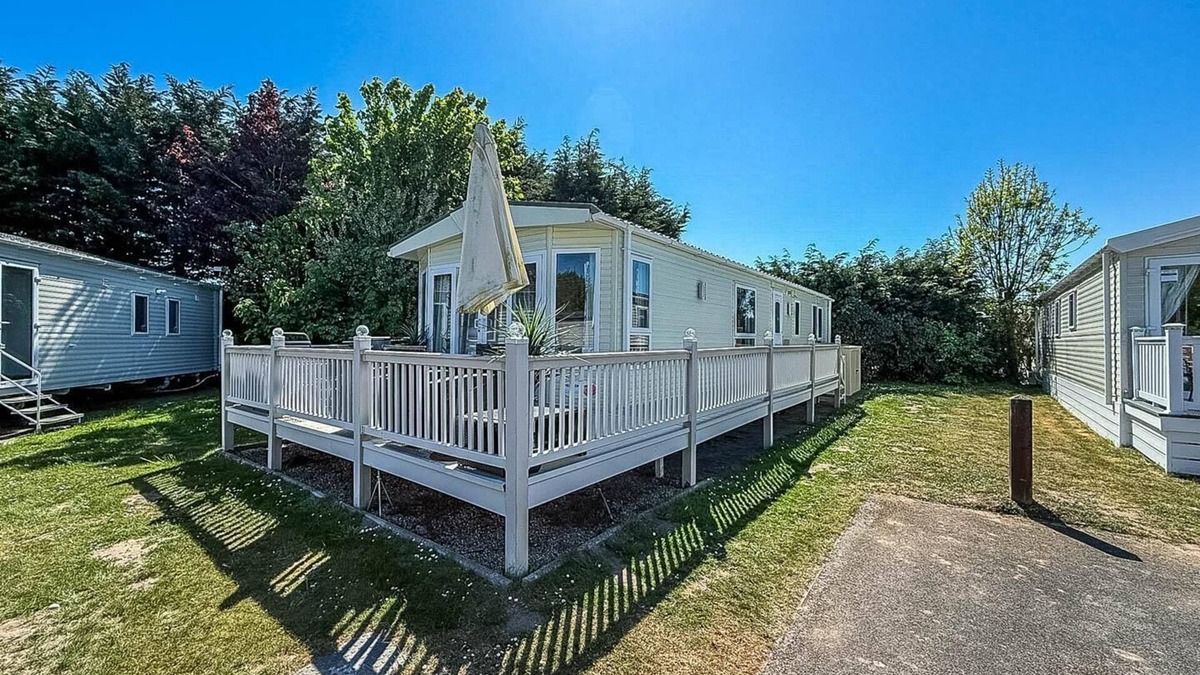 Great Yarmouth House | 6 berth caravan with decking at Cherry Tree Park in Norfolk ref 70014G