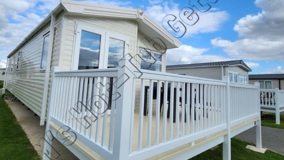 Tattershall House | 6 Berth luxury holiday home at Tattershall Lakes. Private Hot-Tub. Pet Friendly