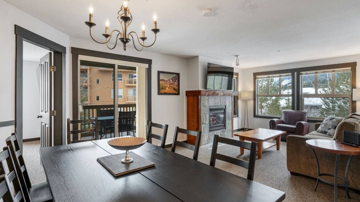 East Kootenay Apartment | 6-Br/6 Ba | TRUE Ski In/Ski Out | Pool & Hot Tub